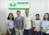 Voyageurs chez agence locale Vietnam Dragon Travel  (11)