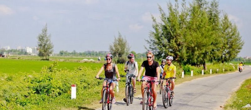 balade-a-velo-dans-la-campagne-environnante-de-hue-vietnam