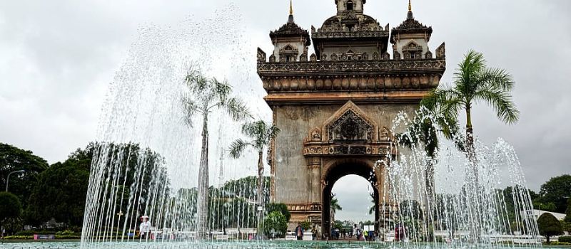 circuit-visite-arc-de-triomphe-patuxai-agence-de-voyage-au-laos