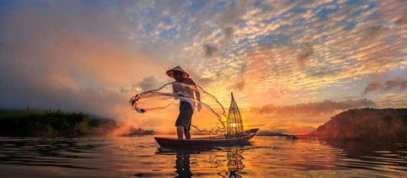 excursion-en-bateau-au-coucher-du-soleil-sur-le-mekong