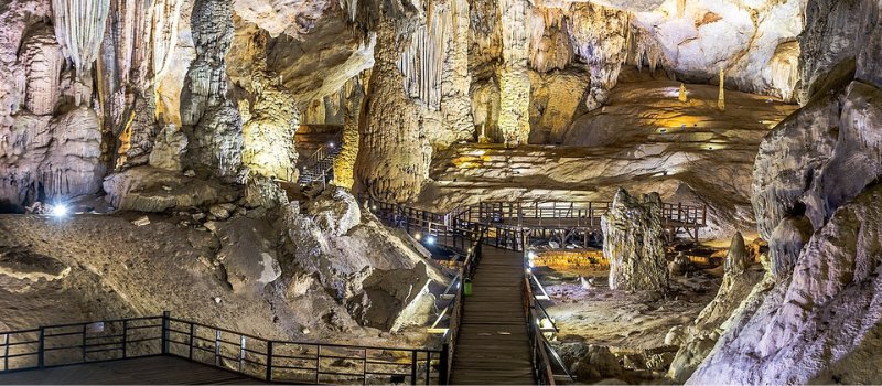 Explorer la grotte Thien Duong, Vietnam - une scène de fée sur terre