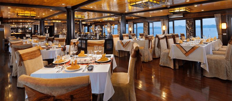 Les options de restauration à bord des bateaux de croisiere en baie Halong