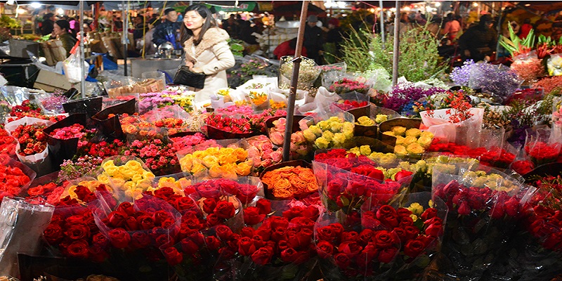 marche-aux-fleurs-de-quang-ba