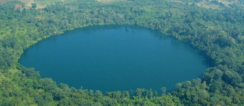 lac volcanique yeak laom
