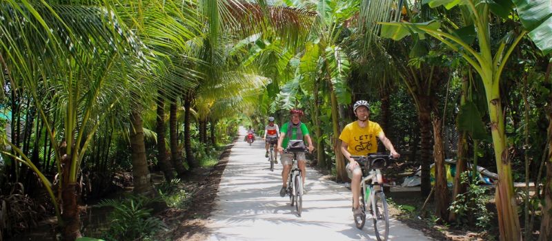 velo-dans-le-delta-du-mekong-1