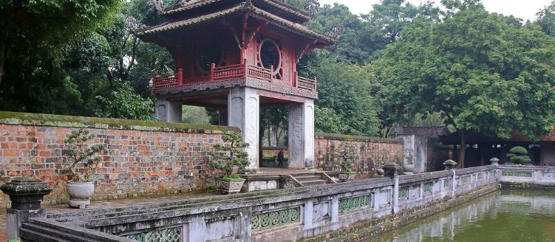 visite-incontournable-au-temple-de-la-litterature-voyage-vietnam