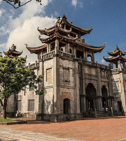 cathedrale-en-pierre-a-ninh-binh