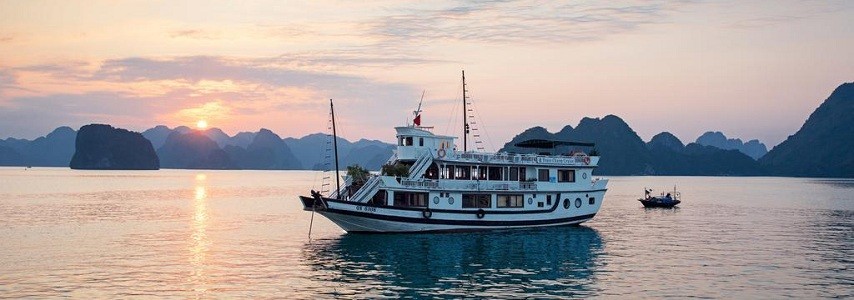 Jonque Peace Charm Halong