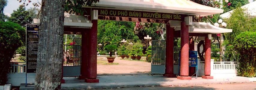Le tombeau du père de Hô Chi Minh