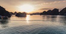 Croisiere en baie Halong pour découvrir la belle grotte de Trinh Nu