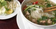 Partez en voyage au Vietnam pour goûter la célèbre soupe vietnamienne Phở
