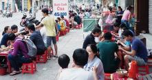 Le dédale de ruelles cœur vibrant des gens de ville Saigon