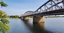 Le pont Truong Tiên et la rivière des Parfums
