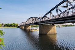 Le pont Truong Tiên et la rivière des Parfums