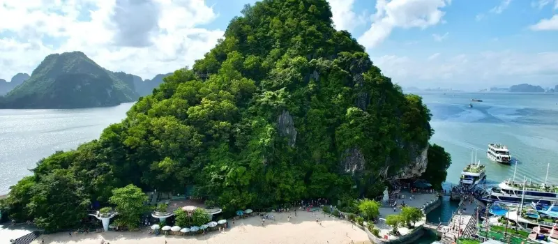 Croisiere en baie Halong pour découvrir la paisible île de Titop