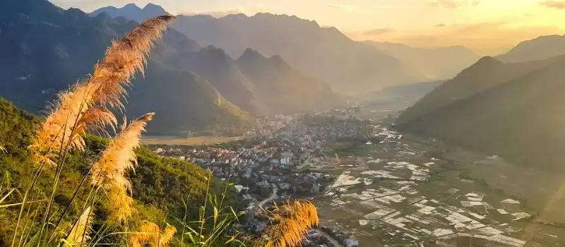 Admiration de la paix et de la tranquillité de Mai Chau Voyage au Vietnam