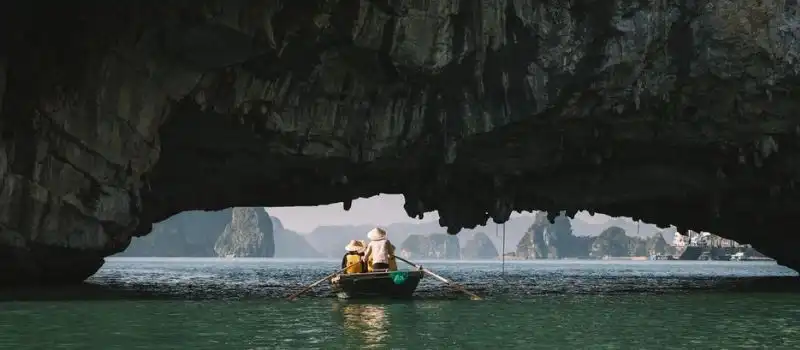 Admirer les îles et îlots de la baie d'Halong Admirer les îles et îlots de la baie d'Halong