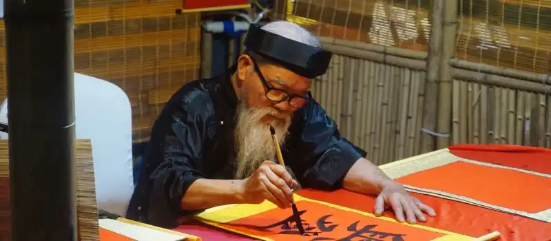Atelier de calligraphie au Temple de la Littérature Atelier de calligraphie au Temple de la Littérature