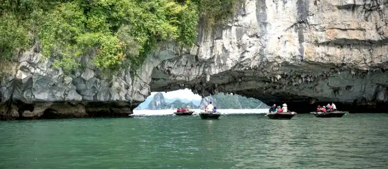 Baie d’Halong: Découvrez les plus belles grottes à ne pas manquer Baie d’Halong: Découvrez les plus belles grottes à ne pas manquer