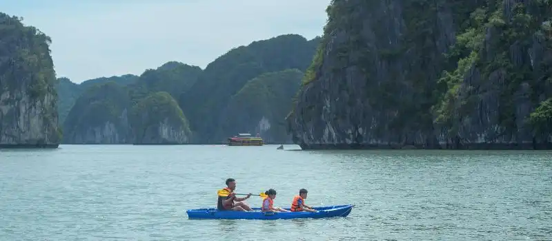 Baie Halong en famille: 7 croisières adaptées suggérées par nos experts Baie Halong en famille: 7 croisières adaptées suggérées par nos experts