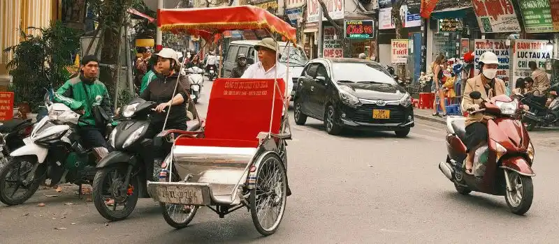 Balade en cyclo-pousse autour du lac Hoan Kiem et Vieux quartier Hanoi Balade en cyclo-pousse autour du lac Hoan Kiem et Vieux quartier Hanoi