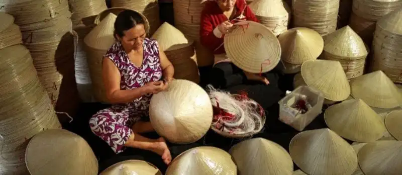Chapeau conique vietnamien