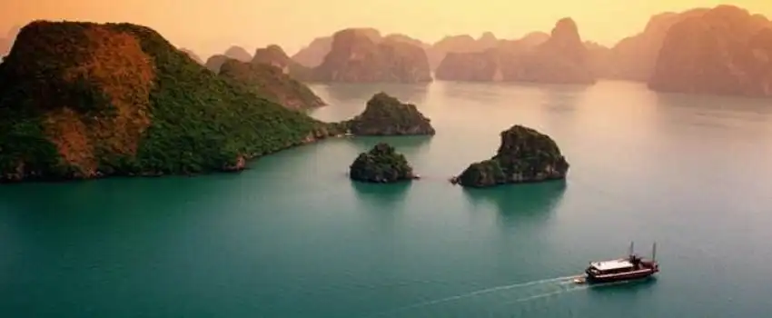 Croisière idéale en baie d’Halong sur jonque traditionnelle Croisière idéale en baie d’Halong sur jonque traditionnelle