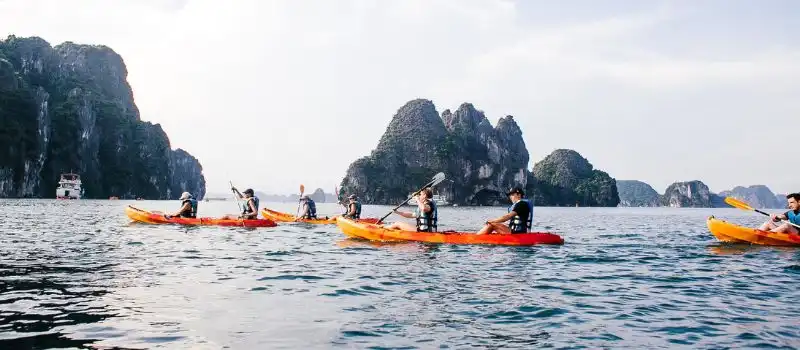 Croisières romantiques Halong pour les amoureux Croisières romantiques Halong pour les amoureux