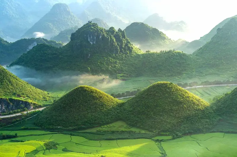 découvrir-ha-giang-une-oeuvre-dart-naturelle-dans-les-montagnes-du-vietnam7-1