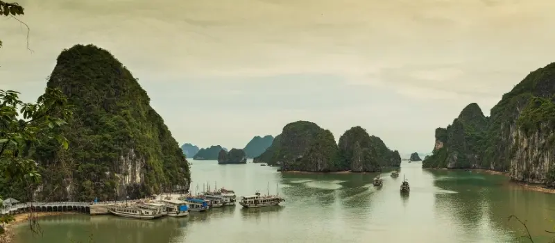 Entre culture et nature : voyage à Hanoi et croisière baie Halong Entre culture et nature : voyage à Hanoi et croisière baie Halong