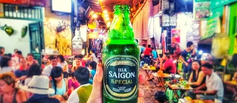 Escale au coin de Bia Hoi Hanoi Escale au coin de Bia Hoi Hanoi