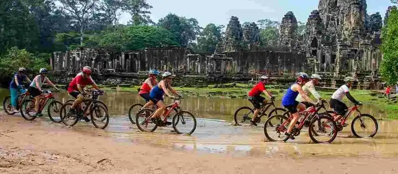 Faire du vélo autour de la campagne du Cambodge Faire du vélo autour de la campagne du Cambodge