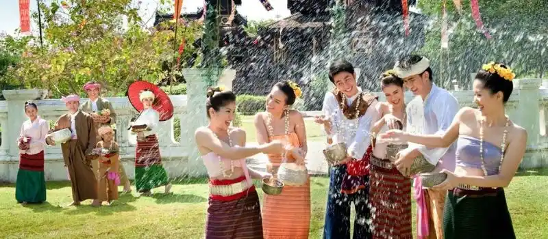 Fête de l’eau au Laos Fête de l’eau au Laos