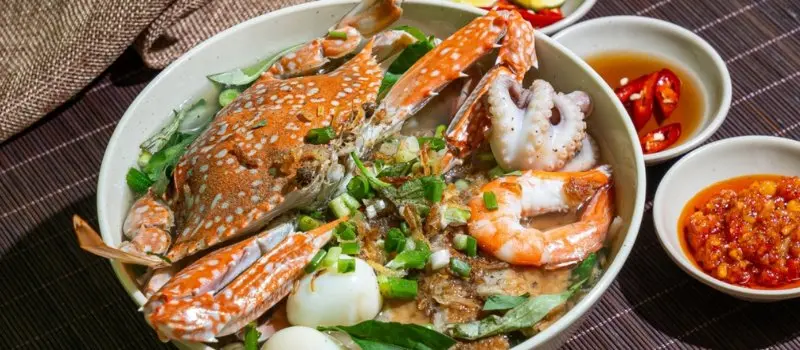 Bánh Canh Ghẹ (Soupe de nouilles de tapioca au crabe)