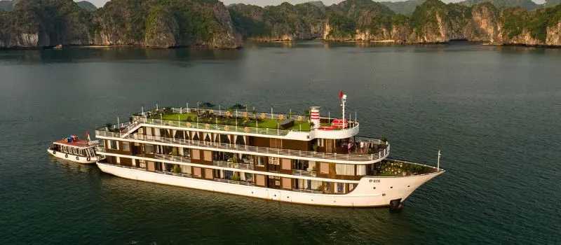Choisir le meilleur itinéraire de croisiere en baie Halong pour les enfants