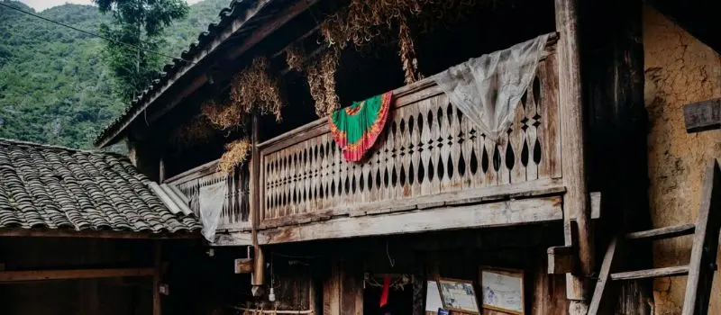 Voyager avec un Guide francophone au Vietnam pour visiter maison de Pao Voyager avec un Guide francophone au Vietnam pour visiter maison de Pao