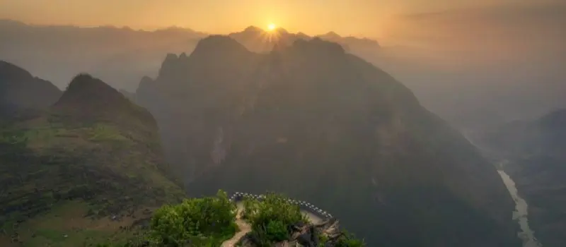 Voyager avec un Guide francophone au Vietnam pour admirer Col Ma Pi Leng Voyager avec un Guide francophone au Vietnam pour admirer Col Ma Pi Leng