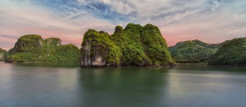 Croisiere en baie Halong pour savourer la liberté et la pureté de Halong Croisiere en baie Halong pour savourer la liberté et la pureté de Halong