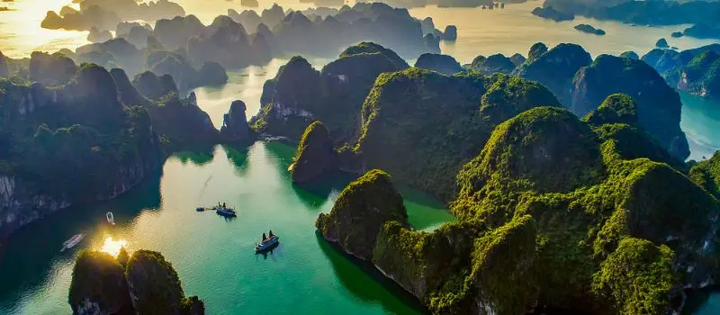 Croisiere en baie Halong pour vous imprégner du calme et de la tranquillité Croisiere en baie Halong pour vous imprégner du calme et de la tranquillité