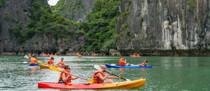 Kayak et SUP dans la baie de Lan Ha Kayak et SUP dans la baie de Lan Ha