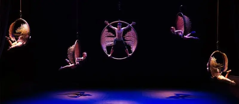 À Ố Show