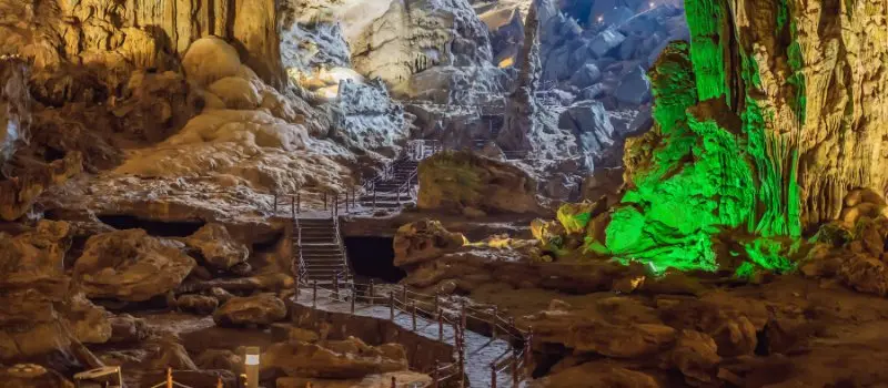 À la découverte de merveilleuses grottes À la découverte de merveilleuses grottes
