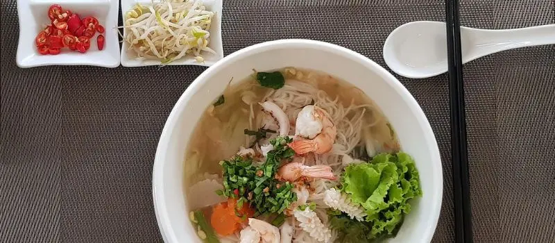 Partez en voyage au Cambodge pour déguster la spécialité Kuy teav