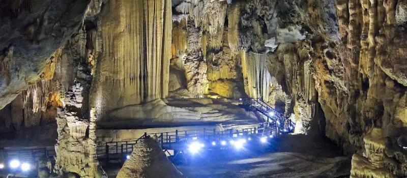 Beauté de la grotte de Thien Duong
