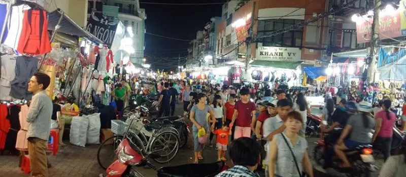 Marché nocturne de Hanh Thong Tay, voyage au Vietnam sur mesure