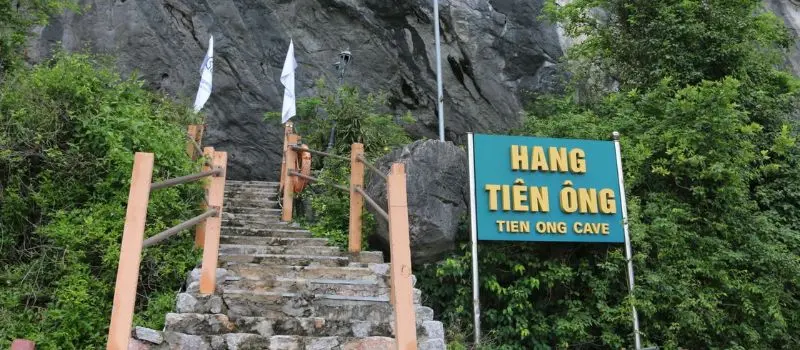 Croisiere en baie Halong pour découvrir la magnifique grotte de Tien Ong