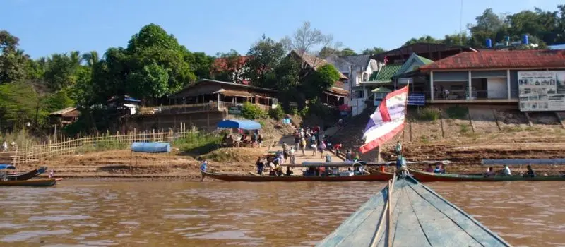 Partez en voyage au Laos pour faire une excursion en bateau sur le Mékong