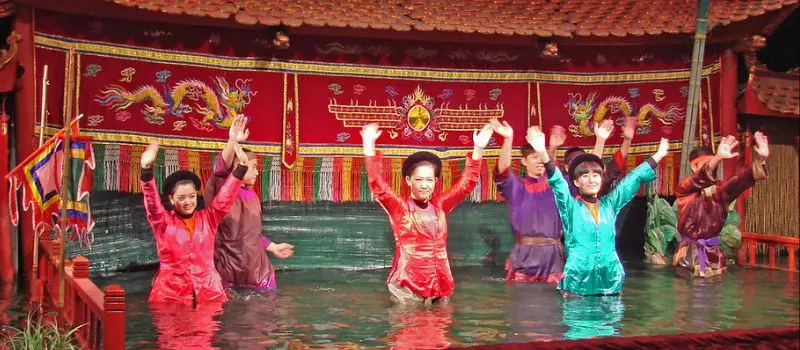 Voyage au Vietnam pour assister à un spectacle de marionnettes sur l'eau