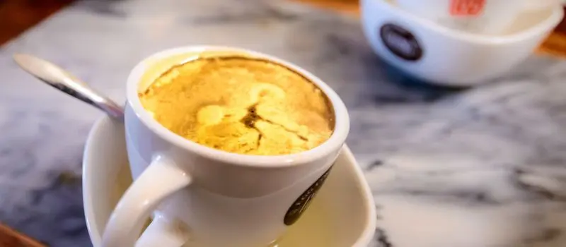 Partez en voyage au Vietnam pour goûter le café aux œufs de Hanoi