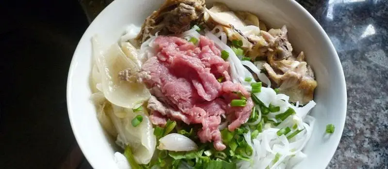 Partez en voyage au Vietnam pour goûter la célèbre soupe vietnamienne Phở Partez en voyage au Vietnam pour goûter la célèbre soupe vietnamienne Phở